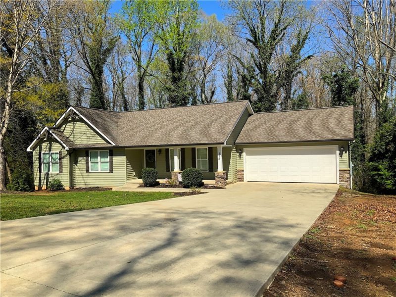 Property image 2 at 115 Brookwood Drive, Seneca, SC 29678