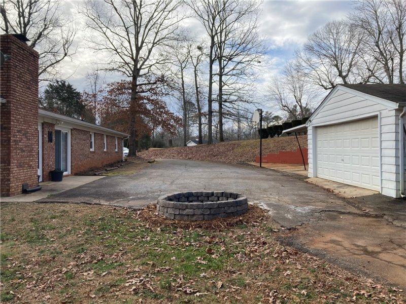 Property image 3 at 131 Brookwood Drive, Seneca, SC 29678