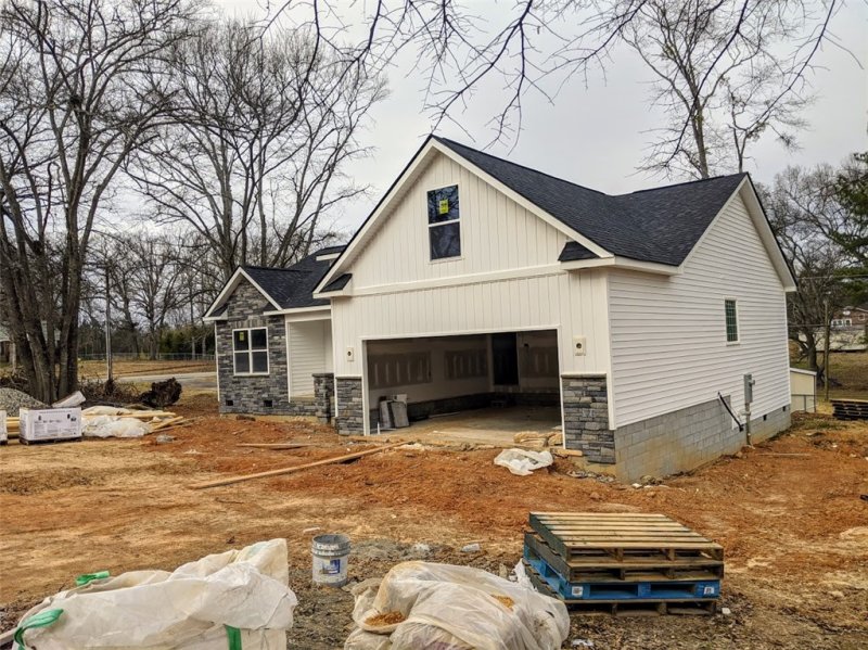 Property image 2 at 101 Amberwood Drive, Anderson, SC 29621