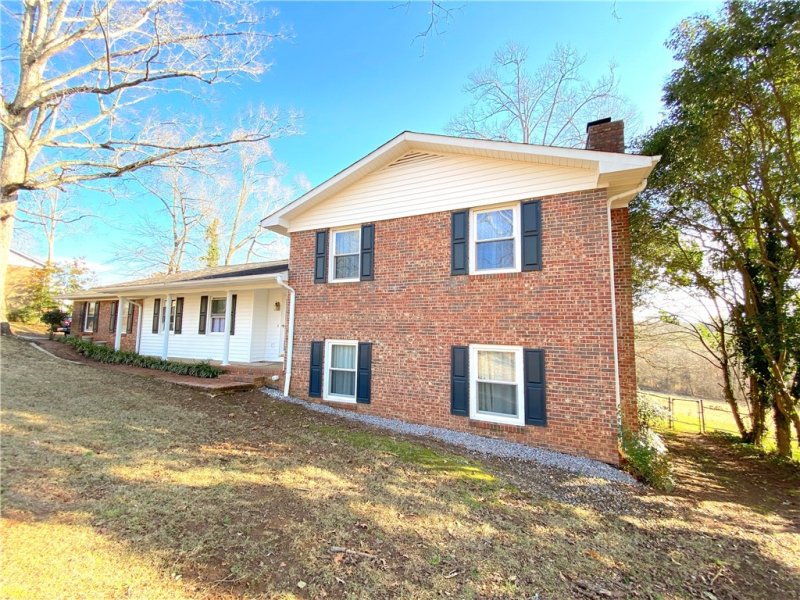 Property image 2 at 408 Fernwood Drive, Seneca, SC 29678