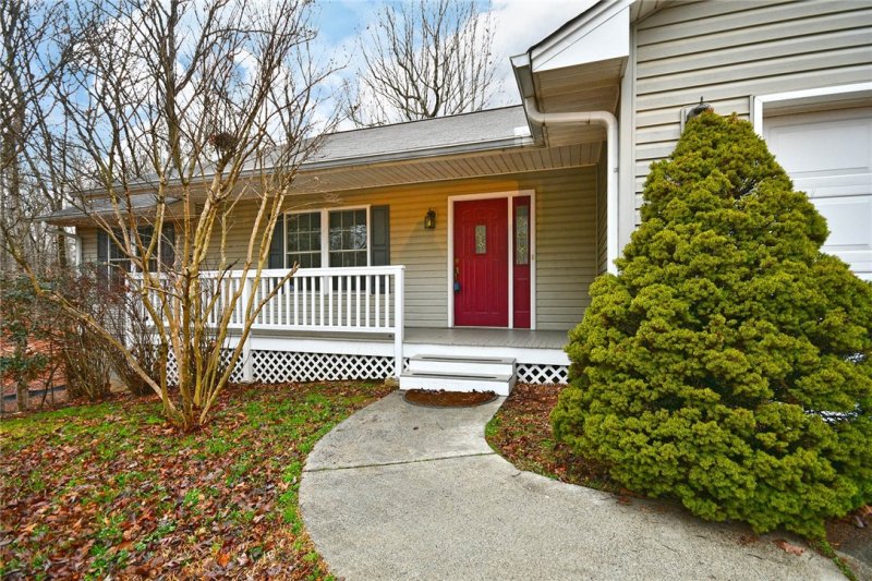 Property image 2 at 1120 Jody Drive, Seneca, SC 29678