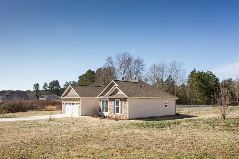 Property image 4 at 100 Irish Moss Drive, Williamston, SC 29697