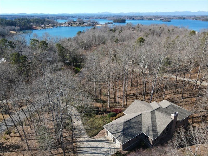 Property image 2 at 306 Summit Drive, Seneca, SC 29672