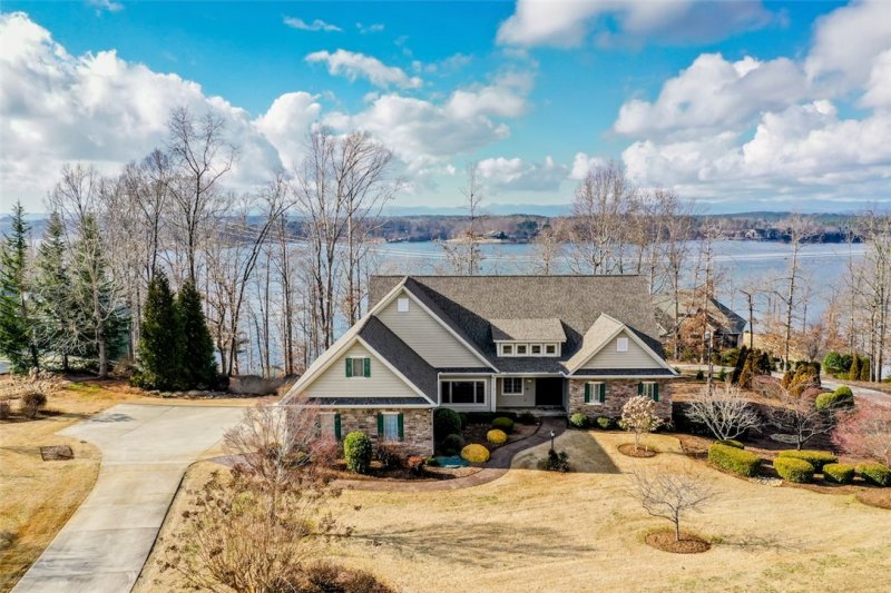 Property image 2 at 701 Acorn Way, Seneca, SC 29672