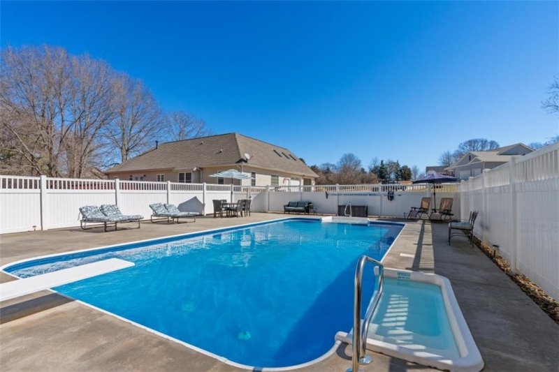 Property image 2 at 712 Sagewood Lane, Seneca, SC 29678