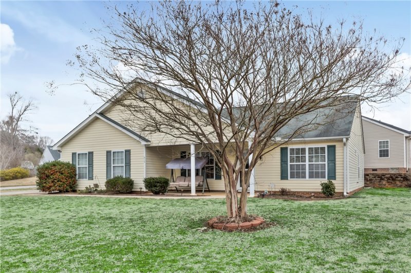 Property image 2 at 615 Hunters Lane, Anderson, SC 29625