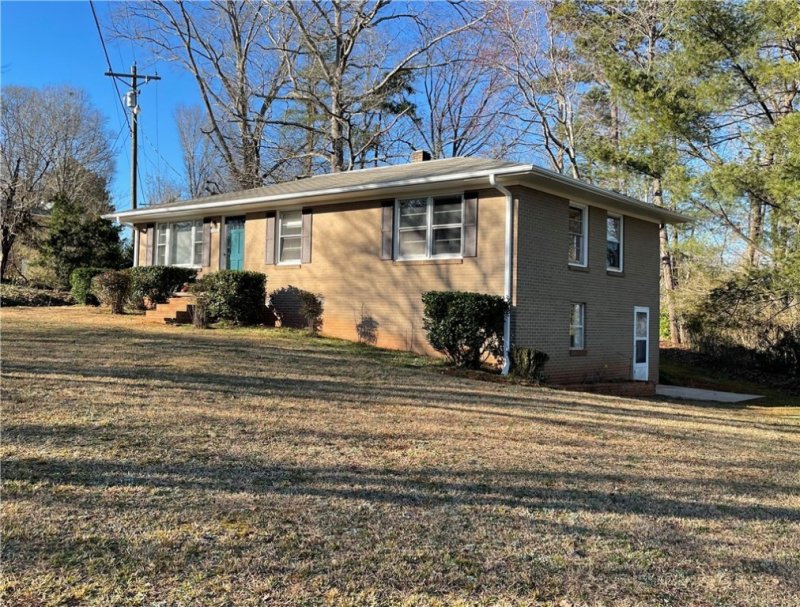 Property image 3 at 2008 Corinth Drive, Seneca, SC 29672