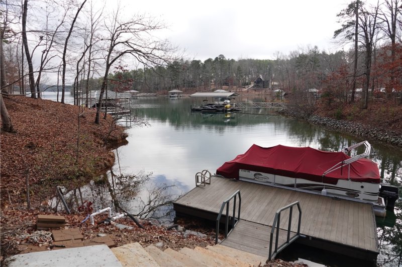 Property image 2 at 110 Pointe Harbor Drive, Seneca, SC 29672