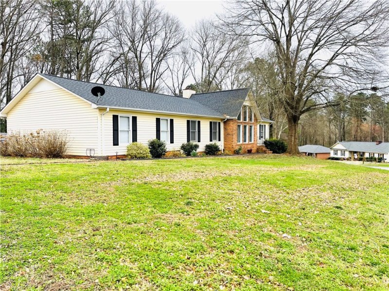 Property image 3 at 1410 Hilltop Drive, Anderson, SC 29621