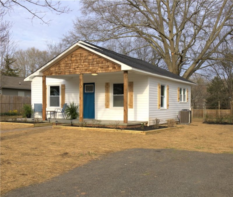 Property image 2 at 215 Nalley Street, Easley, SC 29640