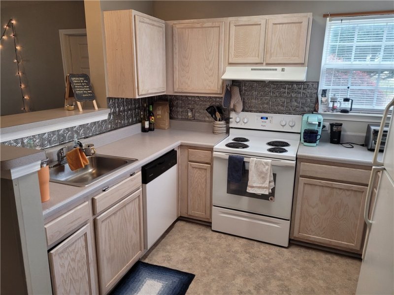 Property image 5 at 142 University Village Drive, Central, SC 29630