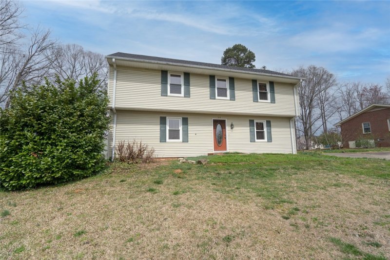 Property image 3 at 212 Woodfield Drive, Easley, SC 29642