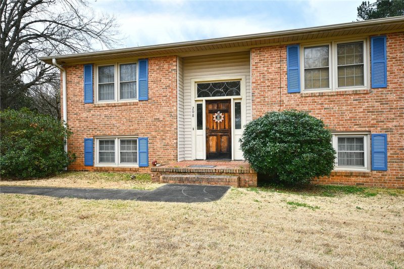 Property image 2 at 208 LaVonne Avenue, Easley, SC 29642