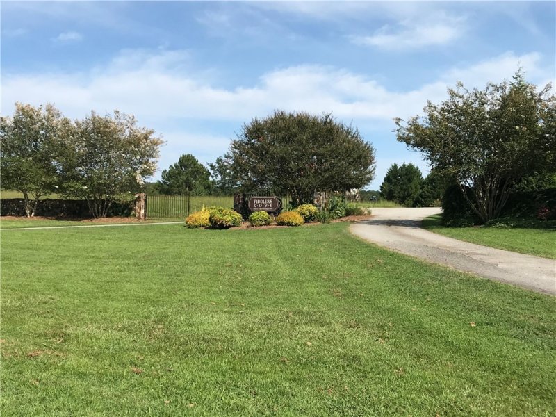 Property image 2 at 521 The Bear Boulevard, Tamassee, SC 29686