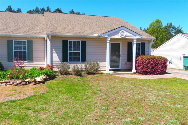 Property image 2 at 229 Tamarack Drive, Seneca, SC 29678