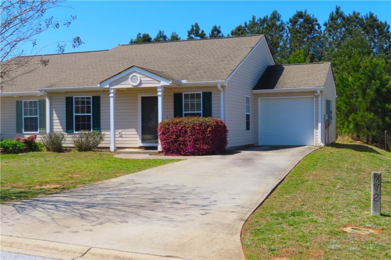 Property image 3 at 229 Tamarack Drive, Seneca, SC 29678