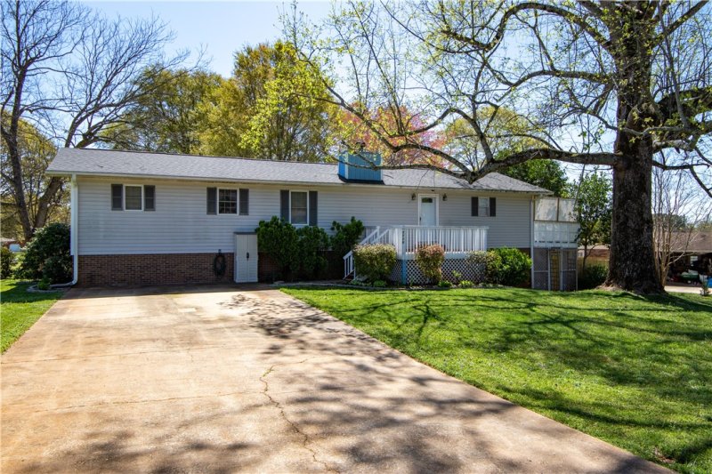 1110 Briarwood Drive