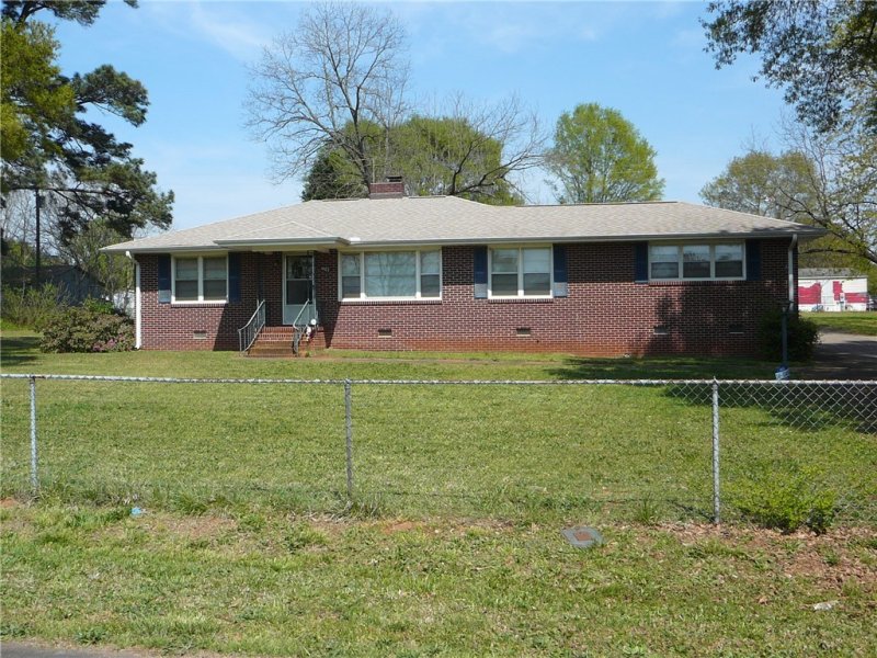 Property image 2 at 1003 Bern Circle, Anderson, SC 29626