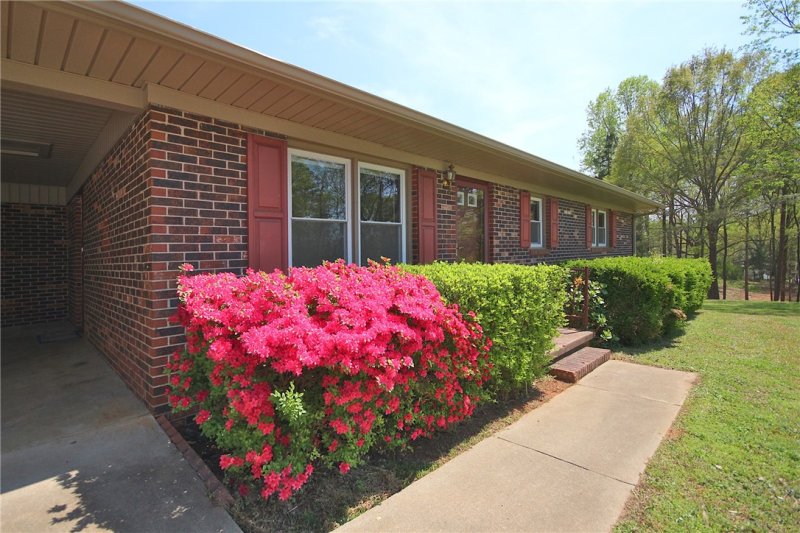 Property image 3 at 3068 Brookfield Drive, Seneca, SC 29672