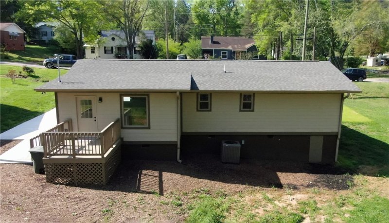 Property image 2 at 209 Thomas Heights Circle, Seneca, SC 29678