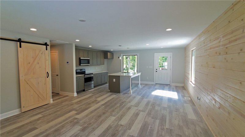 Property image 3 at 209 Thomas Heights Circle, Seneca, SC 29678