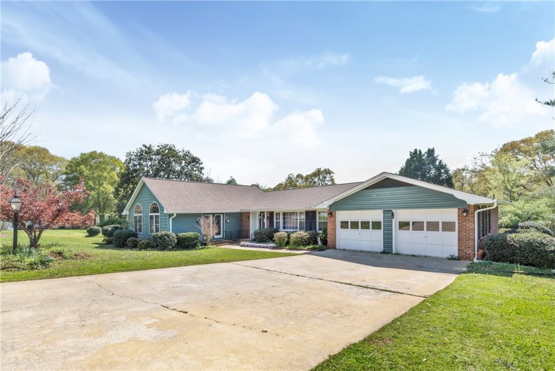 Property image 2 at 401 Heyward Road, Anderson, SC 29621