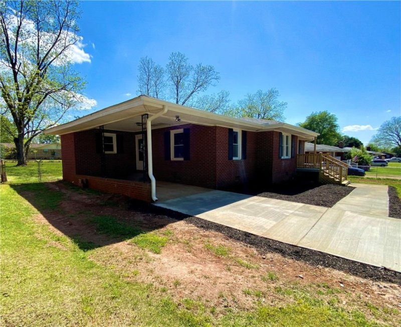 Property image 3 at 507 Cheyenne Street, Anderson, SC 29624