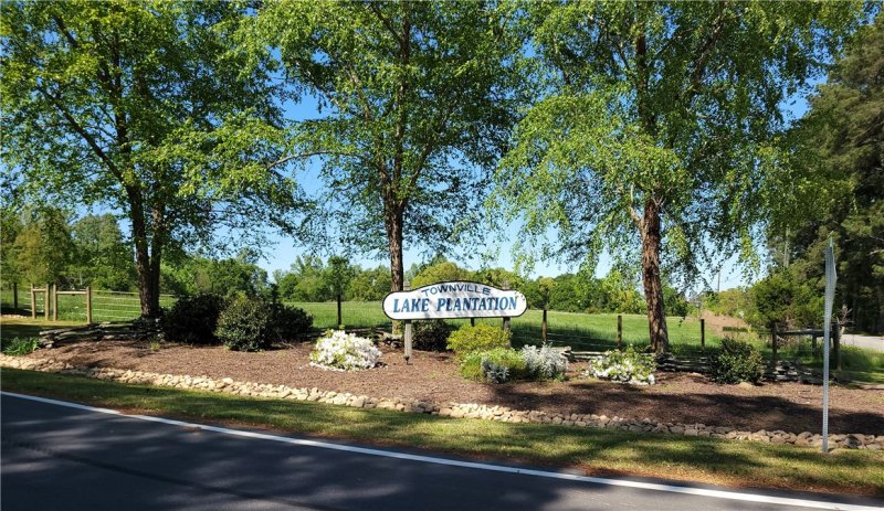 Property image 2 at 204 Valley Drive, Townville, SC 29689