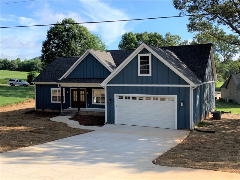 Property image 5 at 250 Ridgeland Drive, Six Mile, SC 29682