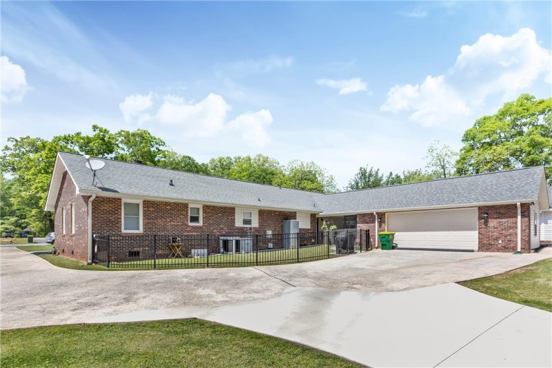 Property image 2 at 742 Anderson Street, Belton, SC 29627