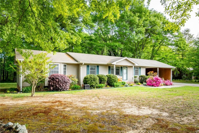 Property image 2 at 220 Gray Drive, Williamston, SC 29697