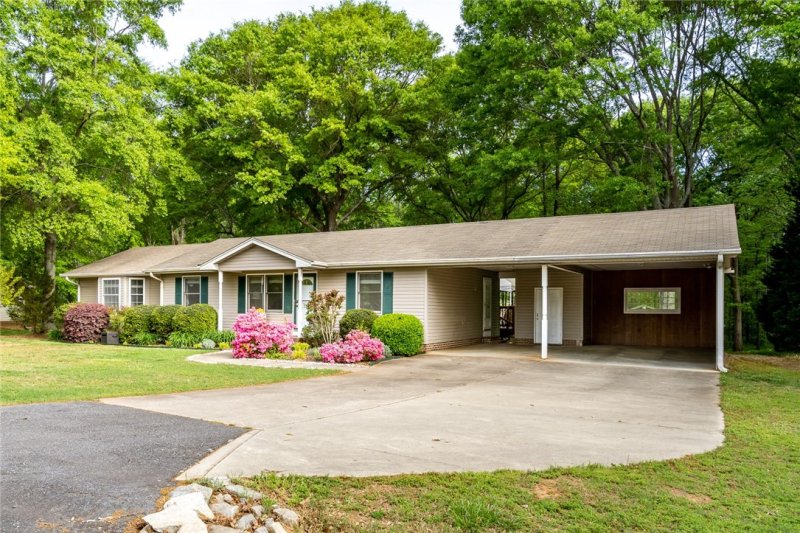 Property image 3 at 220 Gray Drive, Williamston, SC 29697