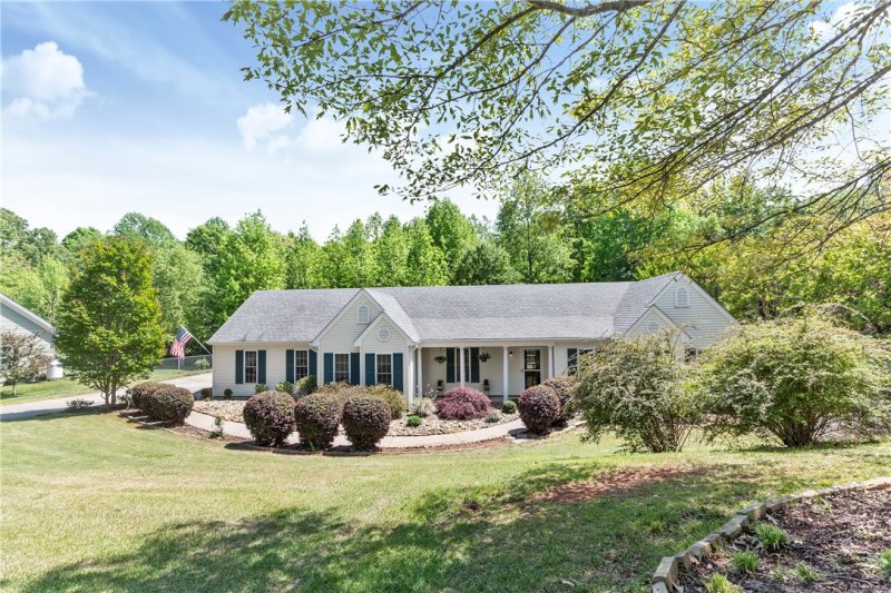 Property image 2 at 138 Jefferson Road, West Union, SC 29696