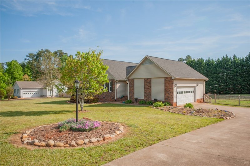 Property image 3 at 108 Century Court, Pendleton, SC 29670