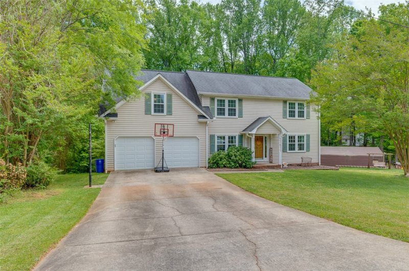 Property image 3 at 109 Bent Tree Street, Easley, SC 29642