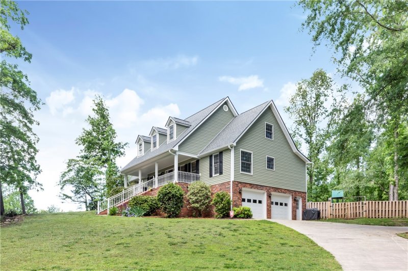 Property image 4 at 18011 Clermont Circle, Seneca, SC 29678