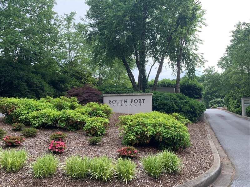 Property image 2 at 504 Ridgewood Court, Seneca, SC 29672