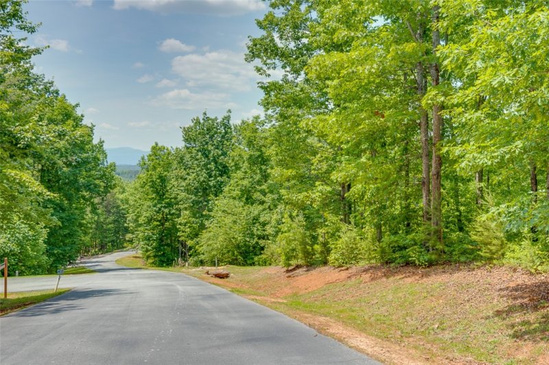 Property image 4 at 210 Cliffside Trail, Pickens, SC 29671