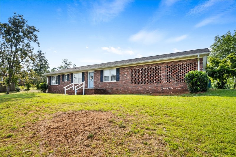 Property image 2 at 105 King James Road, Seneca, SC 29678