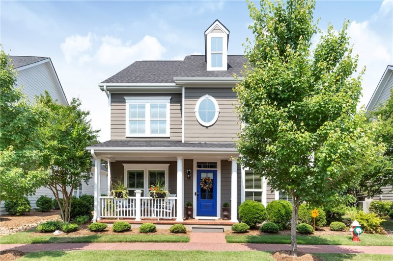 504 Village Walk Lane