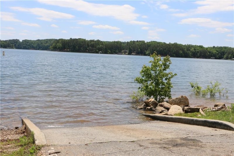 Property image 4 at 110 Quail Hollow Drive, Westminster, SC 29693