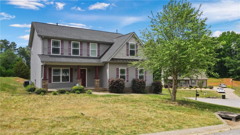 Property image 2 at 121 Still Creek Court, Easley, SC 29642