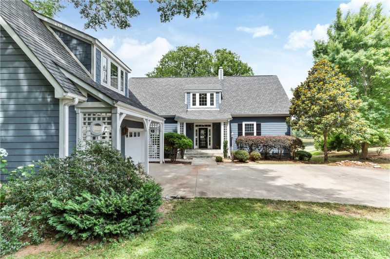 Property image 2 at 4608 Barn Hill Drive, Seneca, SC 29678