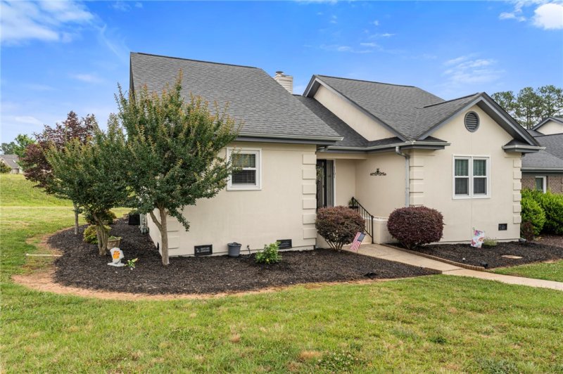 Property image 2 at 1101 Cobbs Glen Drive, Anderson, SC 29621