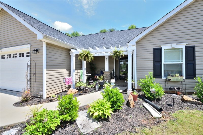 Property image 2 at 711 Nobleman Court, West Union, SC 29696