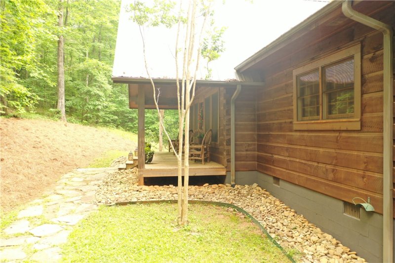 Property image 2 at 113 Bluebird Lane, Salem, SC 29676