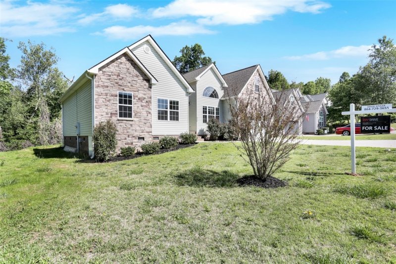 Property image 2 at 426 Winding Brook Court, Greenville, SC 29617