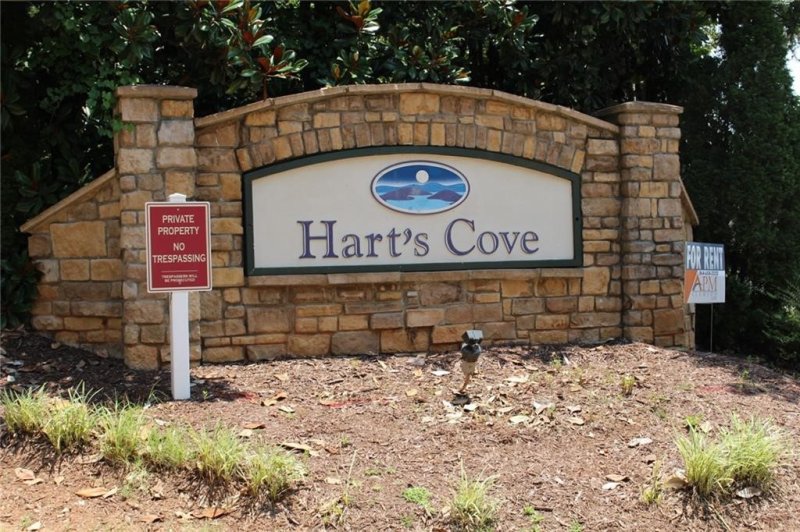 423 Harts Cove Way