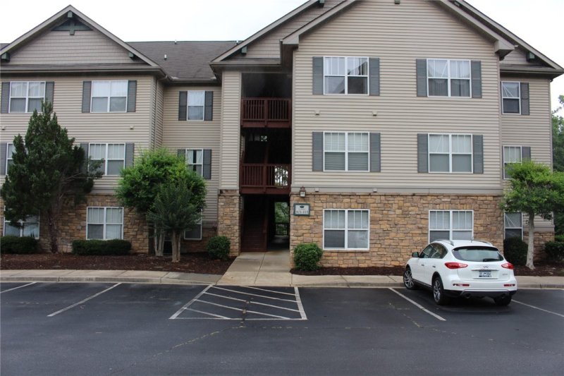 Property image 2 at 423 Harts Cove Way, Seneca, SC 29672