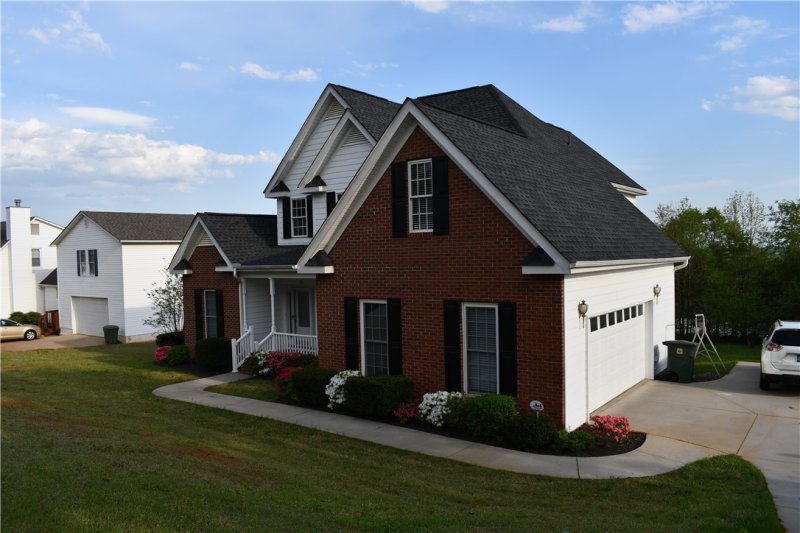 Property image 3 at 110 Hallmark Lane, Easley, SC 29640